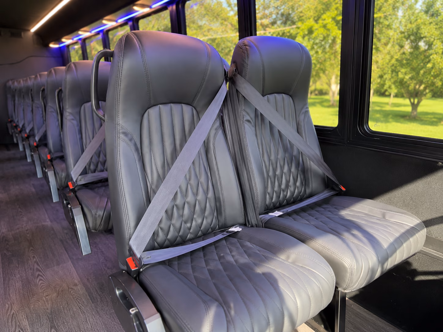 book the perfect ride for your next airport transfer 1