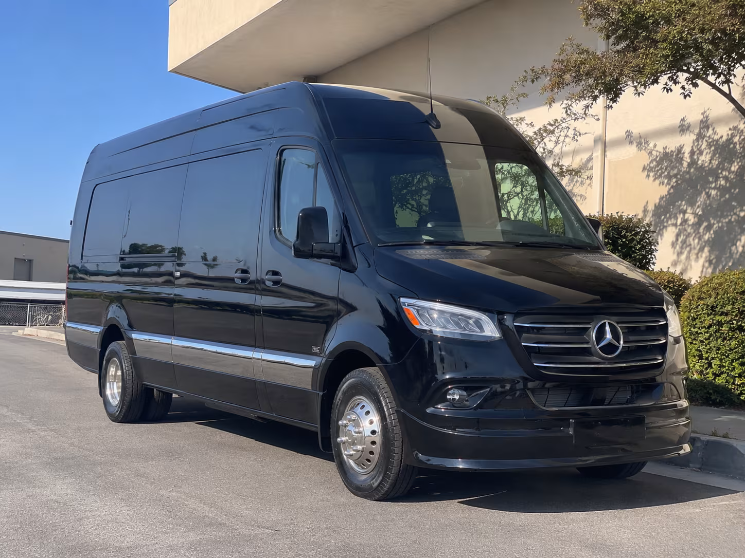 bus rental options for edinburg trips