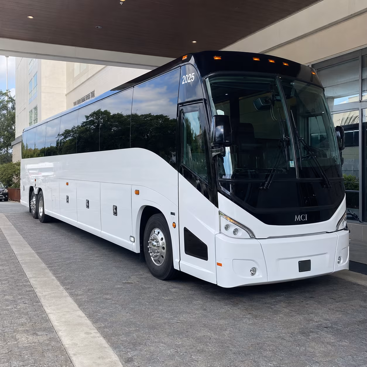 edinburg 54 passenger charter bus
