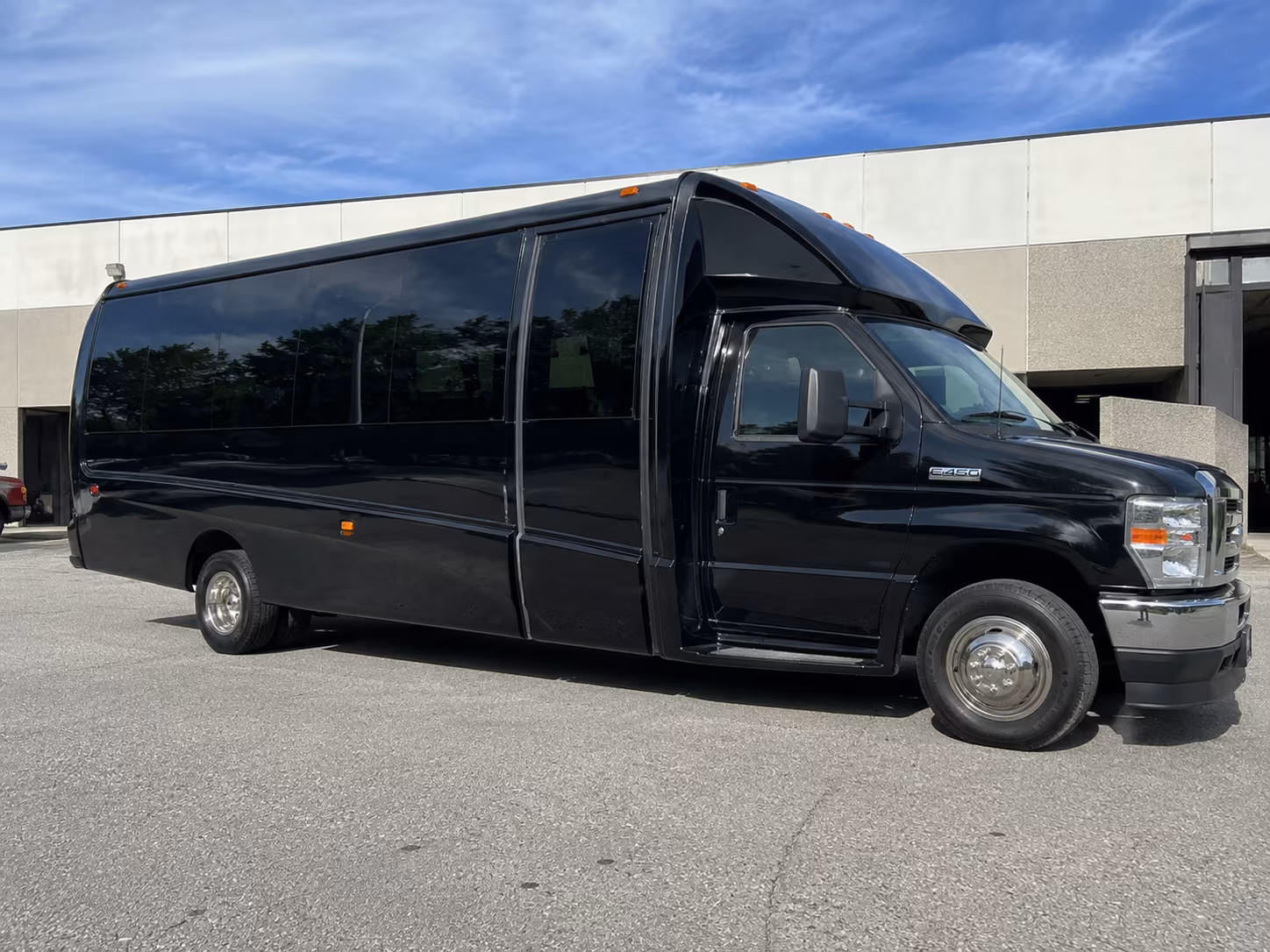 minibus rentals for bridal party pickups and wedding morning logistics