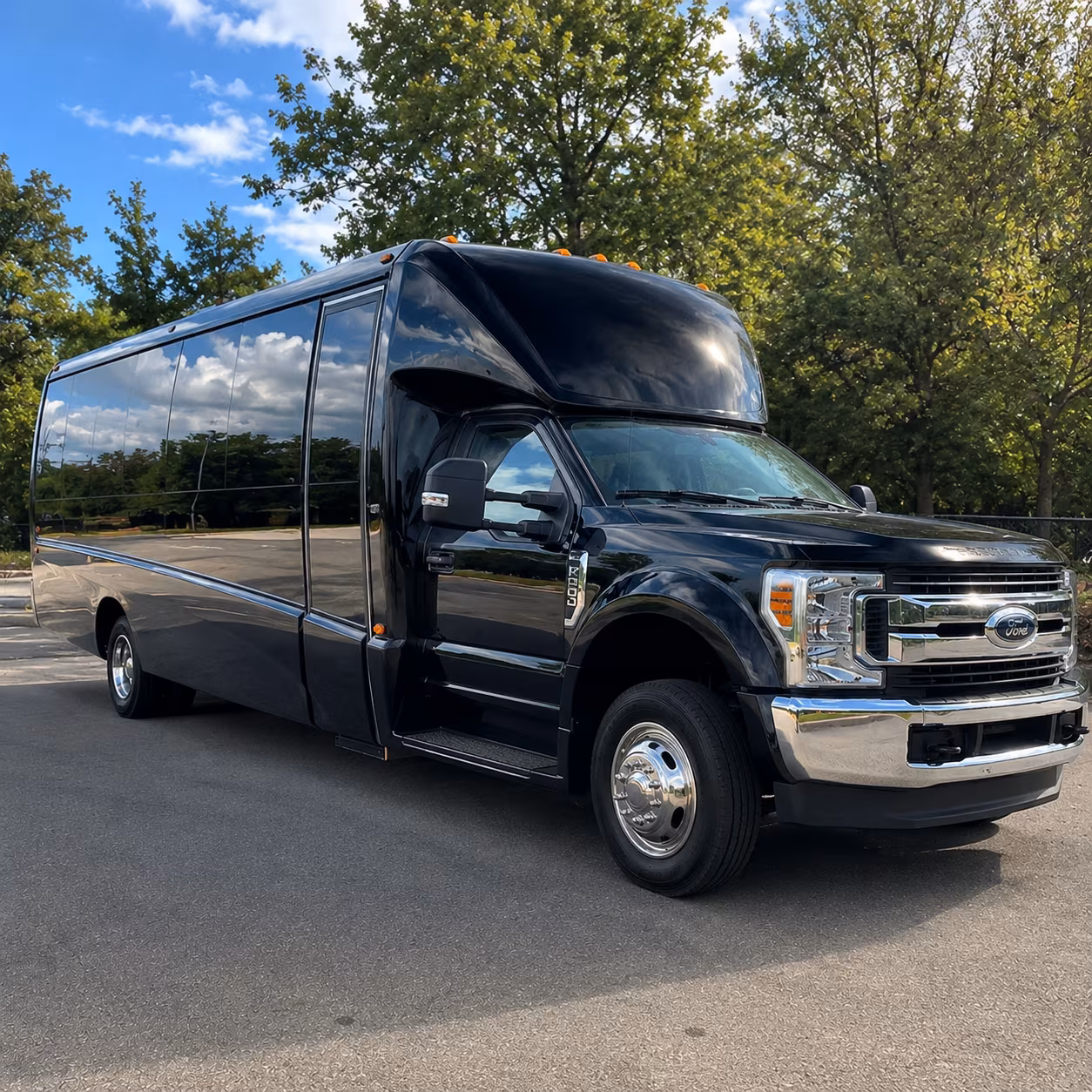 minibuses for edinburg school trips to utrgv and campus events